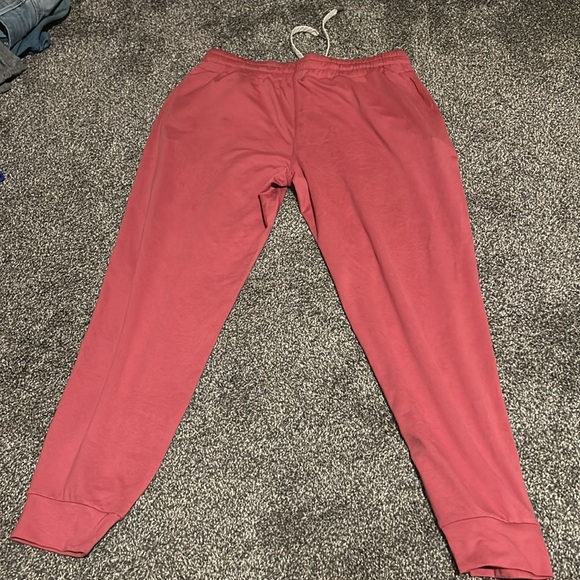 Vuori Performance Jogger - Picture 2 of 3